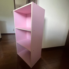 ピンクの3段ボックスの画像