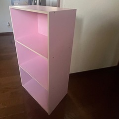 ピンクの3段ボックスの画像