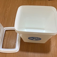 ゴミ箱の画像