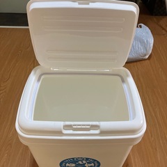 ゴミ箱の画像