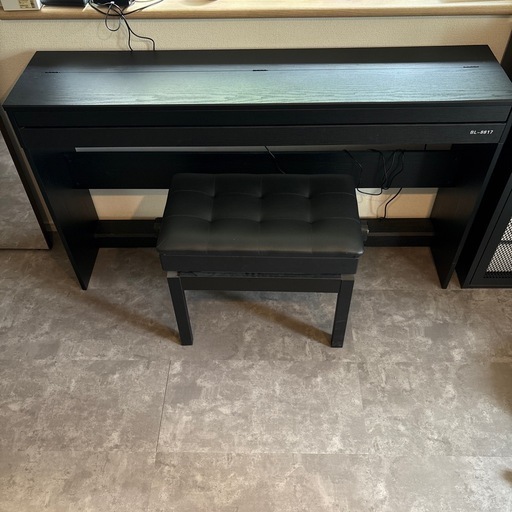 ピアノと椅子のセット