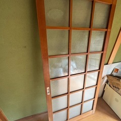 ガラスひきと引き戸の画像