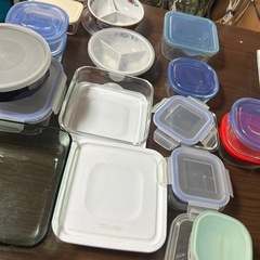 Pyrex iwaki ガラス　陶器保存容器の画像