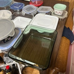 Pyrex iwaki ガラス　陶器保存容器の画像
