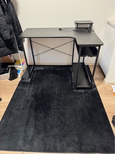 ☆家具☆ ◆美品◆　ゲーミングチェア　ラグマット　デスク　3点セット　早い者勝ち　直接引取のみ　荒川区