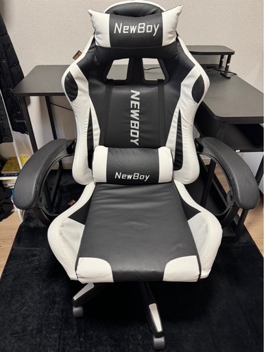 ☆家具☆ ◆美品◆　ゲーミングチェア　ラグマット　デスク　3点セット　早い者勝ち　直接引取のみ　荒川区