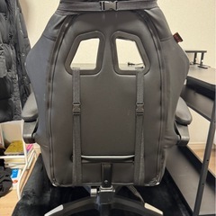 ☆家具☆ ◆美品◆　ゲーミングチェア　ラグマット　デスク　3点セット　早い者勝ち　直接引取のみ　荒川区の画像