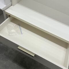 【リユ-スのサカイ広島石内店】ジモティ割！３枚扉食器棚/クリ-ニング済み/HG-7270/広島市 家具　佐伯区 家具　南区 家具　西区 家具　東区 家具　中区 家具　安佐南区 家具　安佐北区 家具　安芸区 家具　府中町 家具　海田町 家具　熊野町 家具　坂町 家具　廿日市市 家具の画像