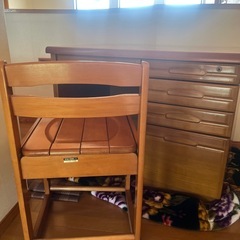 椅子2個付き 勉強学習机椅買取急いでます。の画像