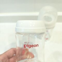 Pigeonガラス製哺乳瓶2つセットの画像