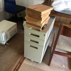 オフィス用机4台の画像