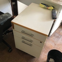 オフィス用机4台の画像