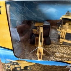 新品 CAT キャタピラー　建機 ダイキャスト 4個セットの画像