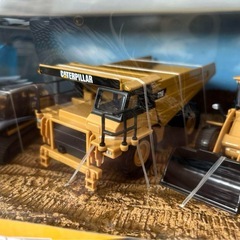 新品 CAT キャタピラー　建機 ダイキャスト 4個セットの画像