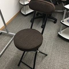 折りたたみ椅子の画像