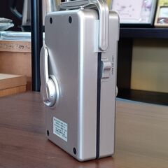 ライト付き手巻きラジオ　AM/FM　MG-100　サイズ（約）幅9×奥16×高5　　■近隣配送無料 買取GO‼　栄和店の画像