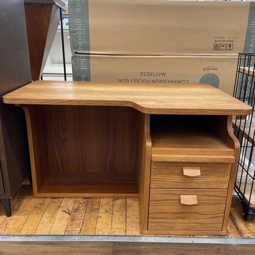 unico デスクのご紹介です。