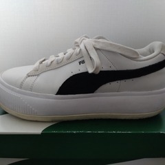PUMA 厚底24cm スウェード マユ WHITE-MA BLK 382581の画像