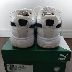 PUMA 厚底24cm スウェード マユ WHITE-MA BLK 382581の画像