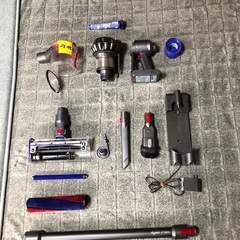 Dyson V7 ② モーターヘッド ＋ ノズル2本セット ＋ 壁取付充電スタンド  発送不可の画像