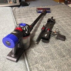 Dyson V7 ② モーターヘッド ＋ ノズル2本セット ＋ 壁取付充電スタンド  発送不可の画像