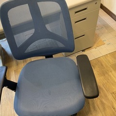 オフィス用のイスの画像