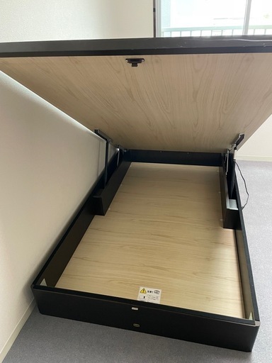 高級セミダブルベッドフレーム　大塚家具 