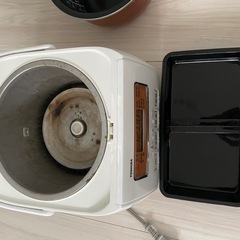 炊飯器とお弁当箱の画像