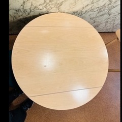 丸型テーブル／カフェー用のテーブル 0円の画像