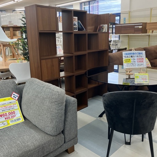 ★春日市★定価35,000円★スライド式　伸び縮みするシェルフ　本棚　フリーラック　収納棚★おしゃれ★インテリアに★