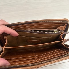ブラウンレザー長財布ゴールドファスナー付きの画像