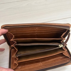 ブラウンレザー長財布ゴールドファスナー付きの画像