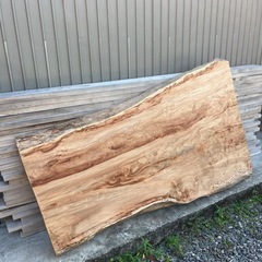 紀州杉　一枚板ダイニングテーブル　新品/未使用　杢あり　木裏 紀州杉 一枚板ダイニングテーブル 新品/未使用 杢あり 木裏