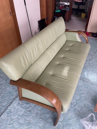 人気の　カリモク家具　3人掛けソファ　本革　
