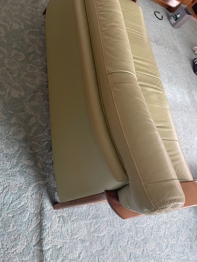 人気の　カリモク家具　3人掛けソファ　本革　