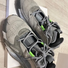 adidas海外限定モデル 　メンズスニーカーの画像
