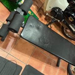 ベンチプレスとダンベルの画像