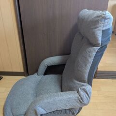 座椅子　肘付きの画像