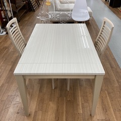 ジモティー限定価格！S168 ⭐ シギヤマ家具 ABBY アビー 伸長式ダイニング3点セット  UV塗装鏡面仕上げ USED 綺麗の画像