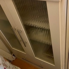 コンパクトな食器棚　本棚にもの画像