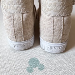 adidas ベージュ レオパード柄 ハイカットスニーカー23cm 23.5cmの画像
