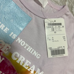 新品、未使用　アイスクリームプリントのライトピンクTシャツの画像