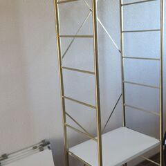 ゴールドシェルフ￥3000 ❗ぬいぐるみは含みません🫶ゴールド塗装シェルフ（DIYしました）（ぬいぐるみは含みません）の画像