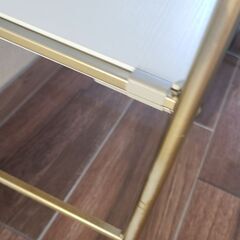 ゴールドシェルフ￥3000 ❗ぬいぐるみは含みません🫶ゴールド塗装シェルフ（DIYしました）（ぬいぐるみは含みません）の画像