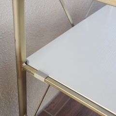ゴールドシェルフ￥3000 ❗ぬいぐるみは含みません🫶ゴールド塗装シェルフ（DIYしました）（ぬいぐるみは含みません）の画像