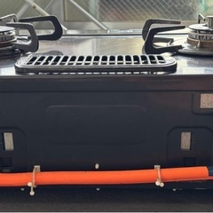 LP専用ガスコンロと電子レンジの画像