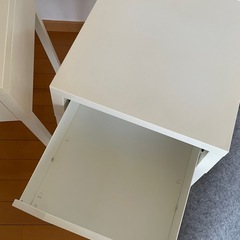 IKEA サイドテーブルの画像