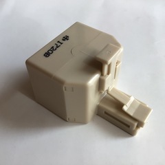 モジュラーコード 電話線 中継・分配コネクタ (メス×2口-オス×1口) 6極 2芯・4芯兼用の画像