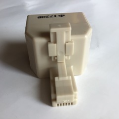 モジュラーコード 電話線 中継・分配コネクタ (メス×2口-オス×1口) 6極 2芯・4芯兼用の画像