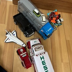 トミカ色々、大きな車のおもちゃ等の画像